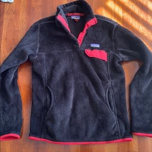Black and red patagonia pullover
